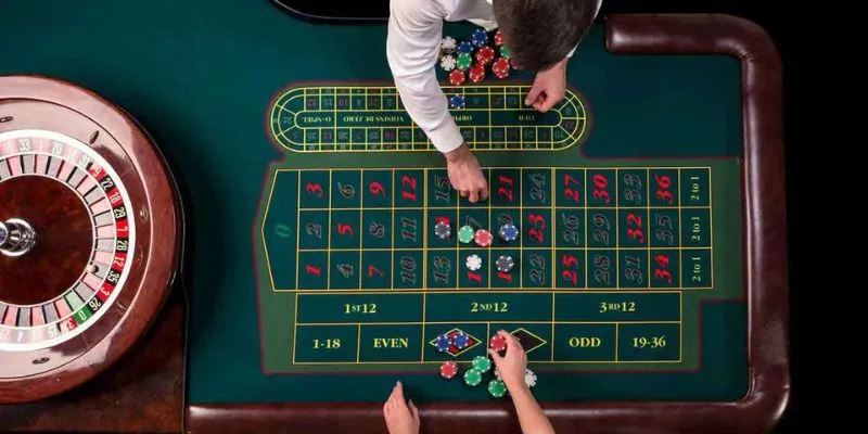 Các chiến thuật chơi và cách lựa chọn bàn cược hiệu quả trong roulette Mỹ.